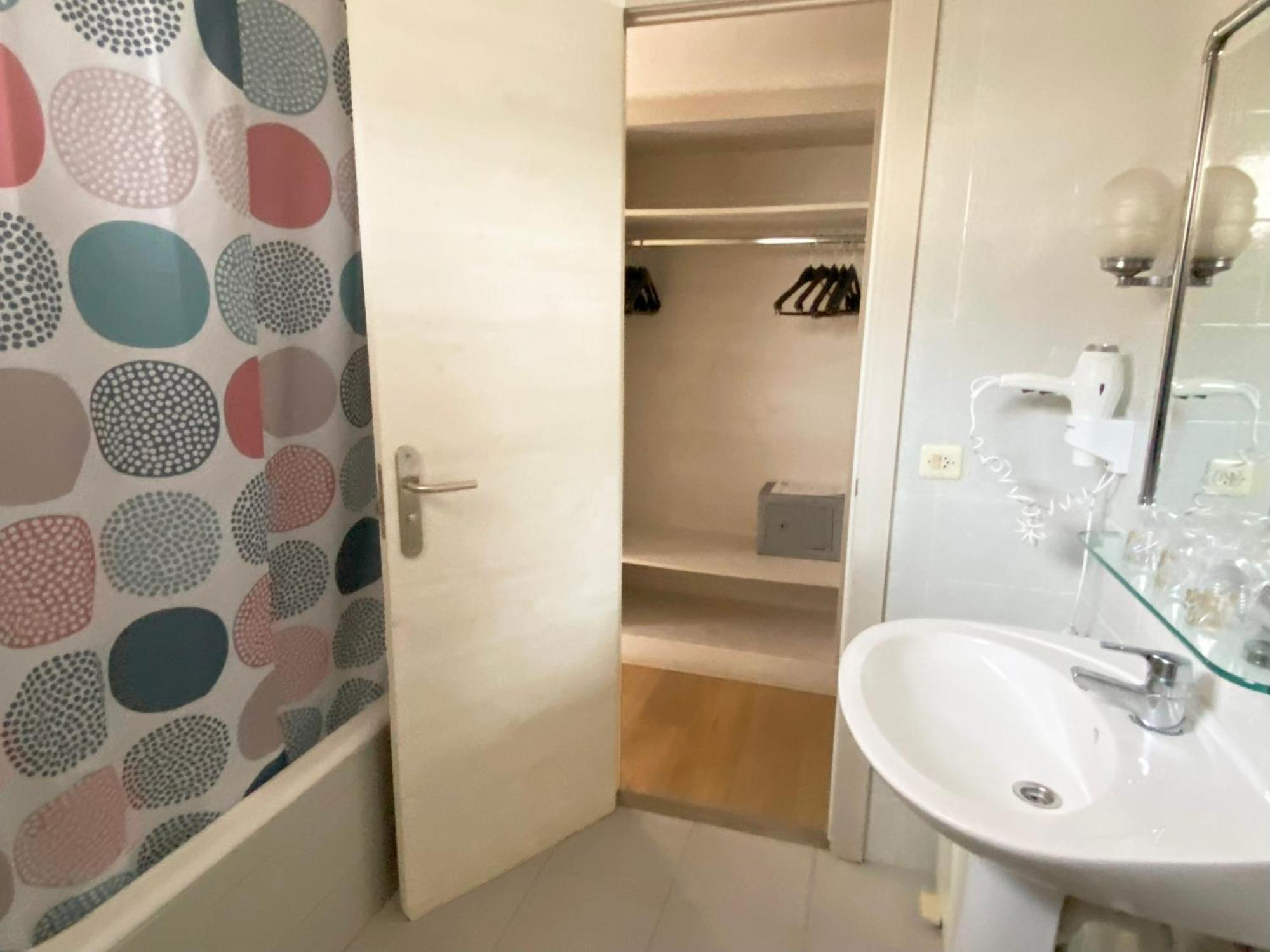 Hotel Medium Montecarlo Палафругел Стая снимка