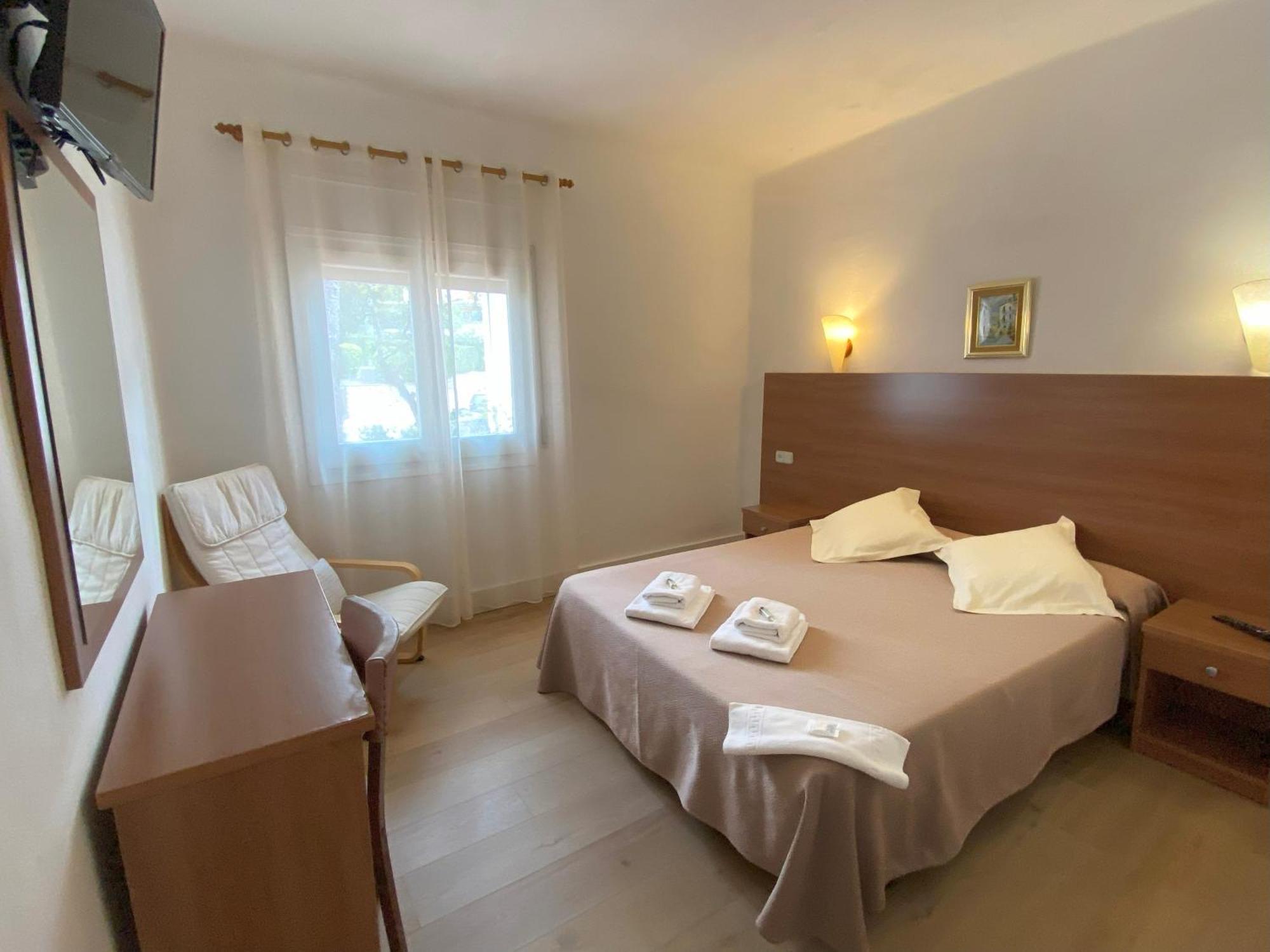 Hotel Medium Montecarlo Палафругел Стая снимка